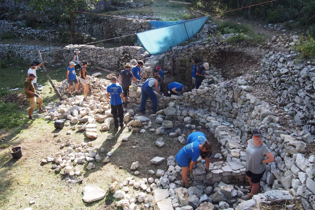 Inspirational idea: Re-establishing dry stone walls as a farm landscape feature