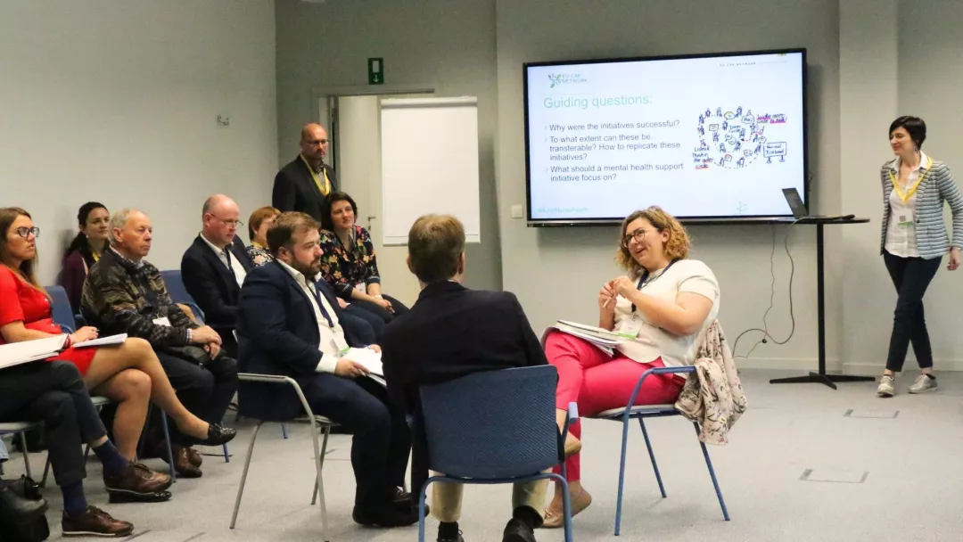 Fishbowl chat during a Thematic Group discussion