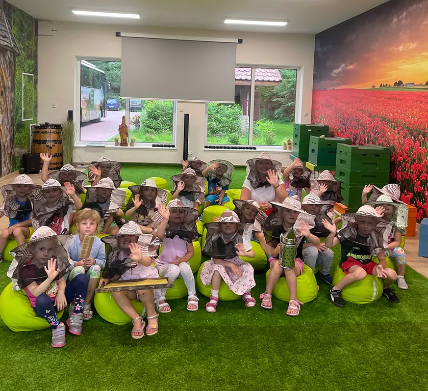 children sitting all tohether