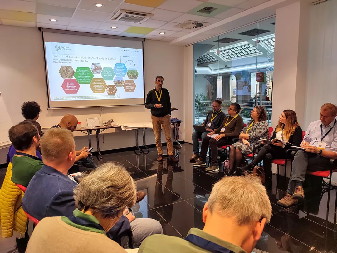 People listening to a presentator in a meeting room