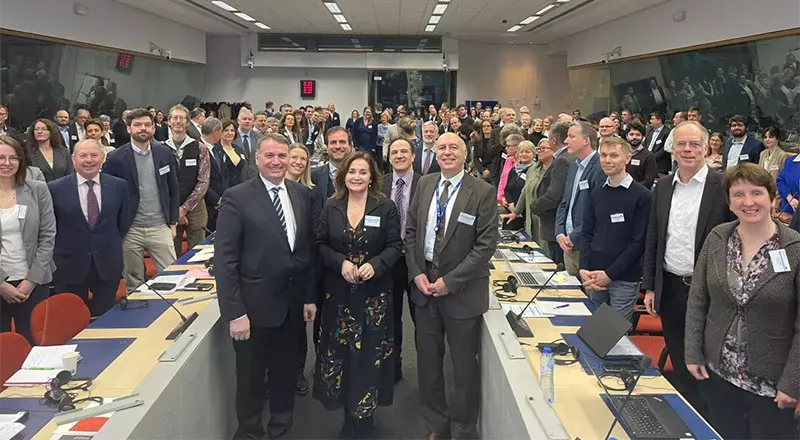 Members of the Assembly posing together