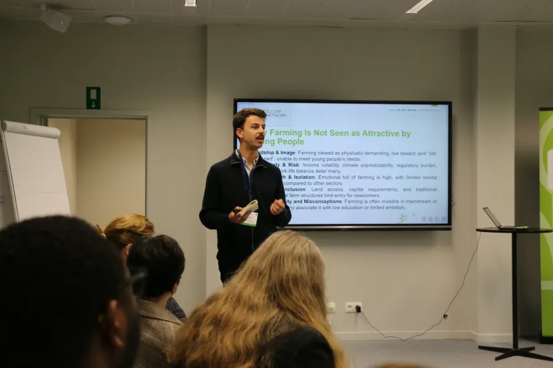 Man presenting on event