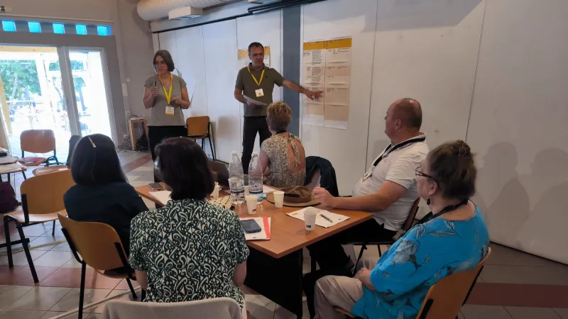 Man presenting at 2nd meeting of Focus Group 'Local perennial plant genetic resources in view of climate change and biodiversity loss'