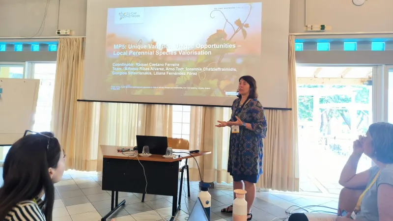Woman presenting at  2nd meeting of Focus Group 'Local perennial plant genetic resources in view of climate change and biodiversity loss'