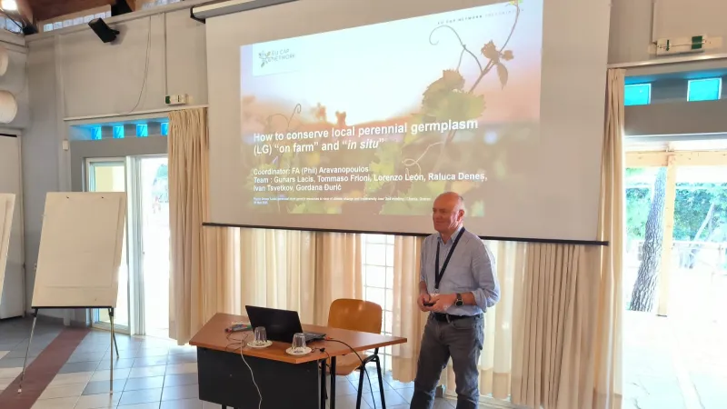 Man presenting at 2nd meeting of Focus Group 'Local perennial plant genetic resources in view of climate change and biodiversity loss'
