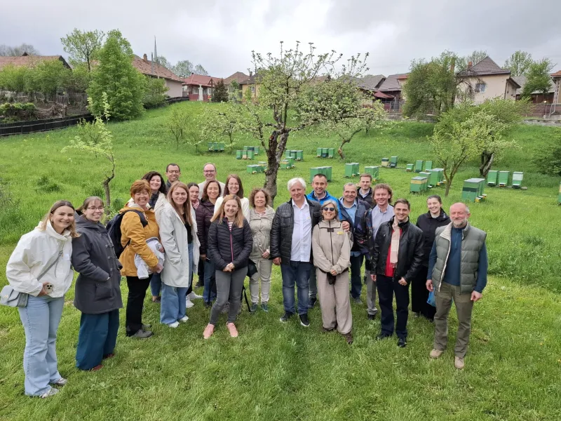 Group photo of participants at Cross-visit ‘Honeybees and other pollinators’