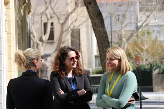 1st National Networks meeting participants chatting in the coffee break