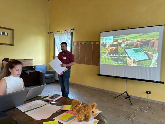 Man presenting at Cross-visit ‘Monitoring animal welfare’