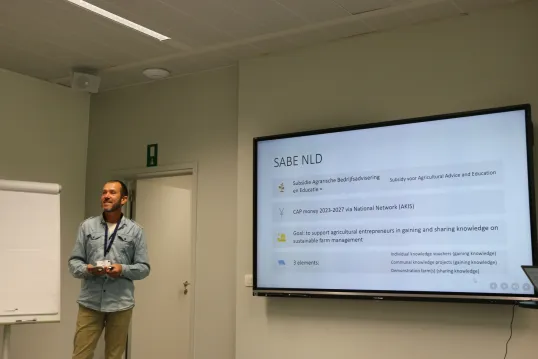Man presenting on event