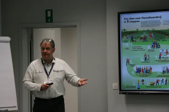 Man presenting on event