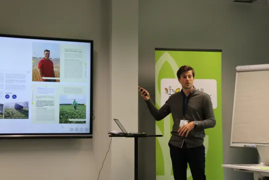Man presenting on event